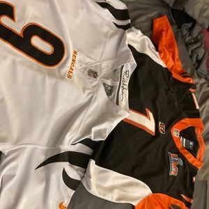 NFL Super Bowl jersey and offical signed jersey of joe burrow
